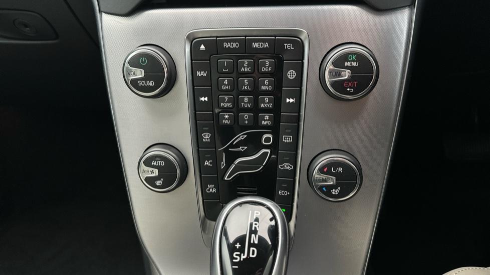 Air Conditioning /Dual Climate Control /Heated Seats 