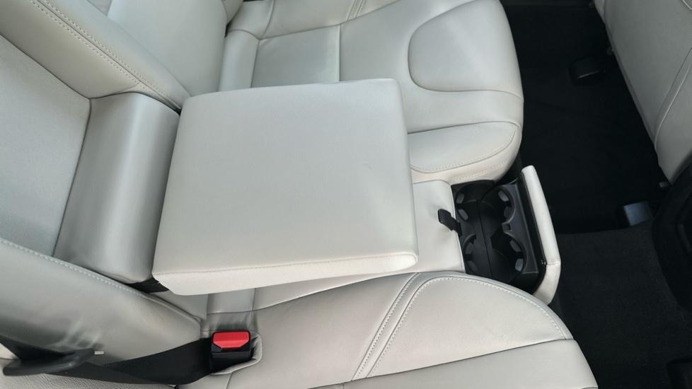 Rear Armrest/ Cup Holder