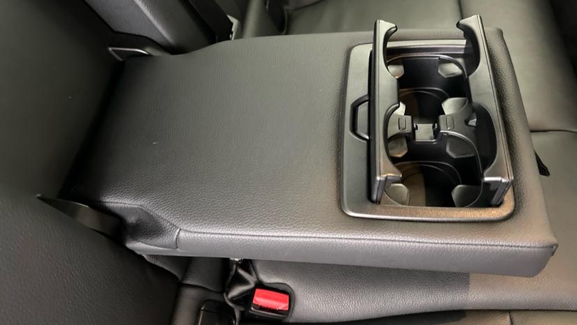 Rear Armrest/ Cup Holder