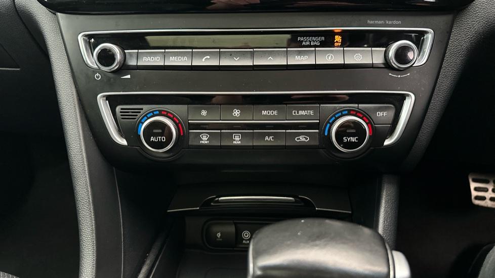 Dual Climate Control / Air Conditioning 