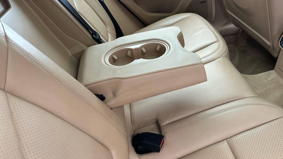 Rear Armrest/ Cup Holder