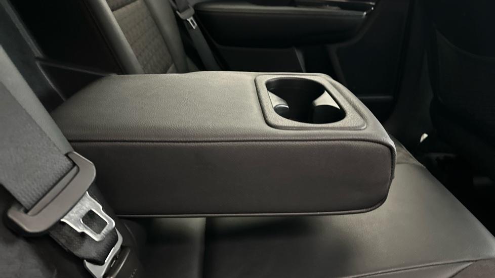 Rear Armrest/ Cup Holder