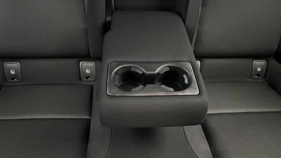 Rear Armrest/ Cup Holder