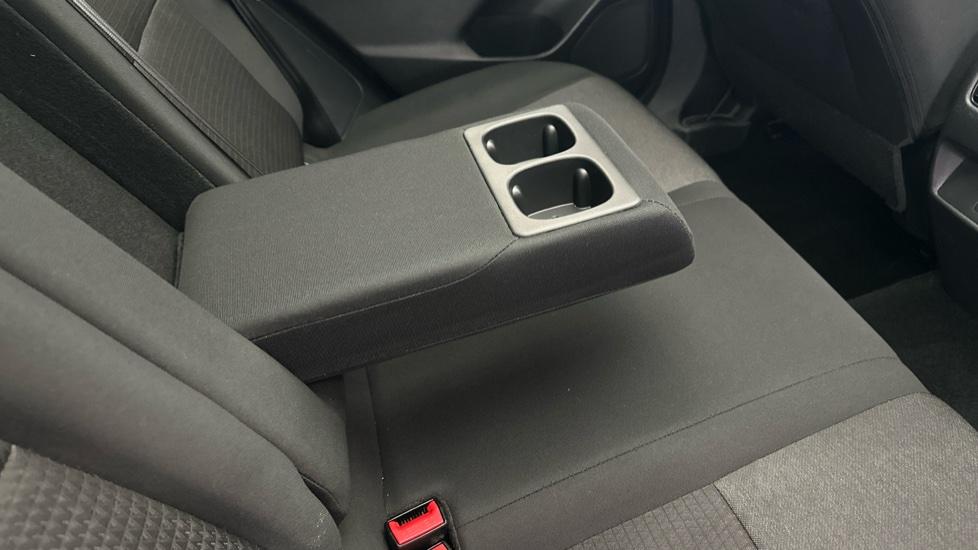 Rear Armrest/ Cup Holder