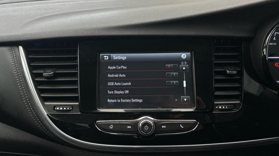 Apple Car Play & Android Auto