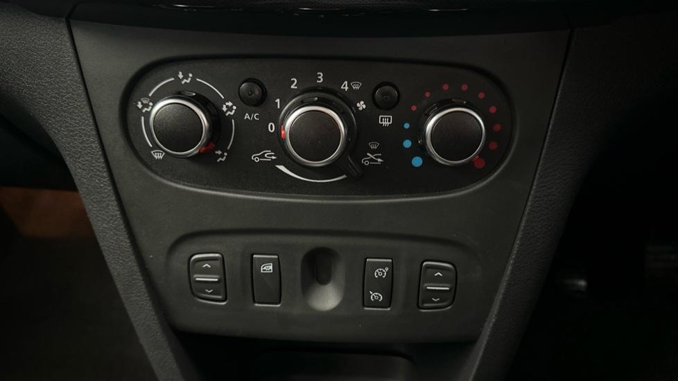 Air Conditioning /Cruise Control / Speed Limiter 