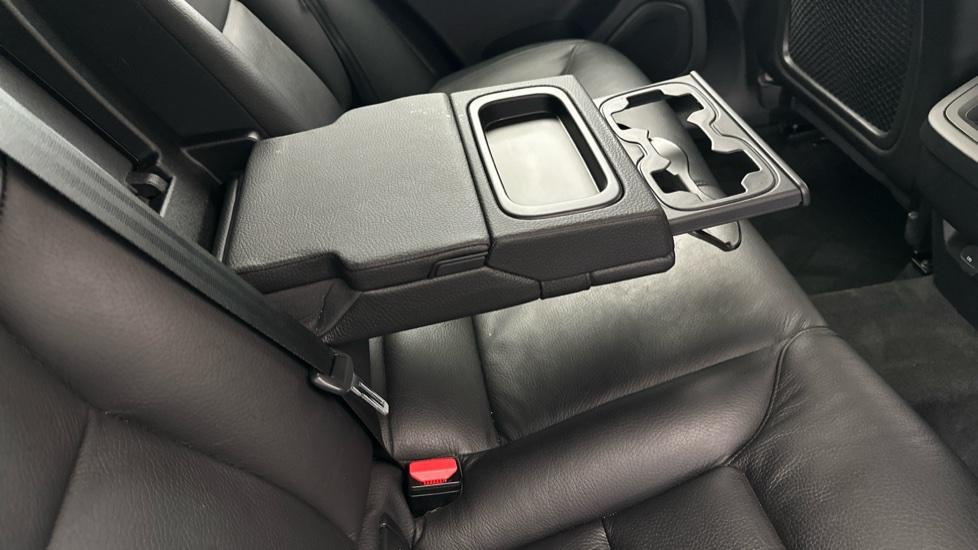 Rear Armrest/ Cup Holder