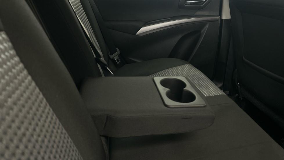 Rear Armrest/ Cup Holder