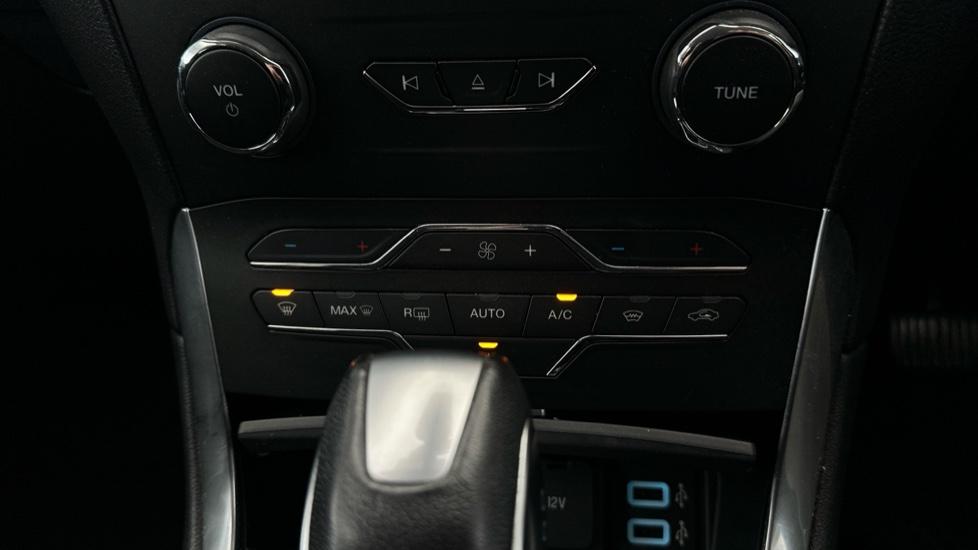 Air Conditioning  /Dual Climate Control 