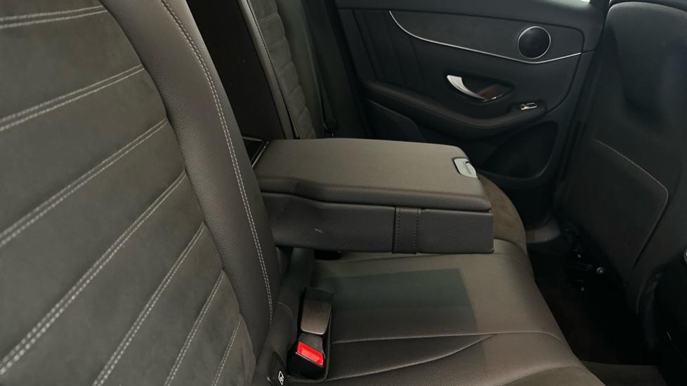 Rear Armrest/ Cup Holder