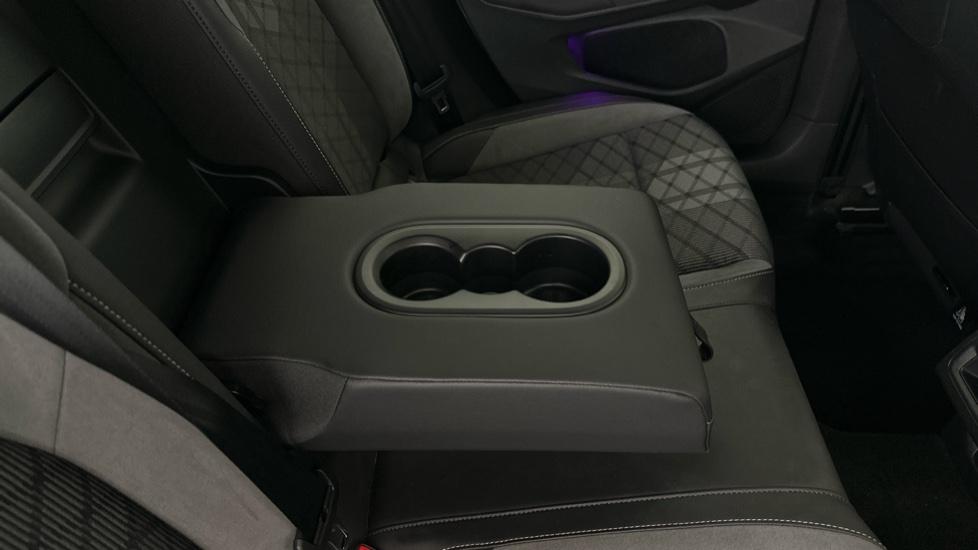 Rear Armrest/ Cup Holder