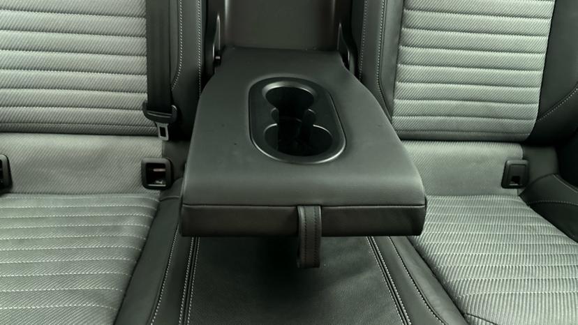 Rear Armrest/ Cup Holder