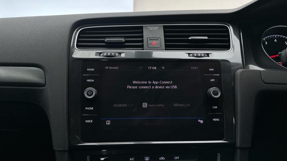 Apple Car Play & Android Auto