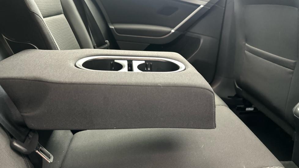 Rear Armrest/ Cup Holder