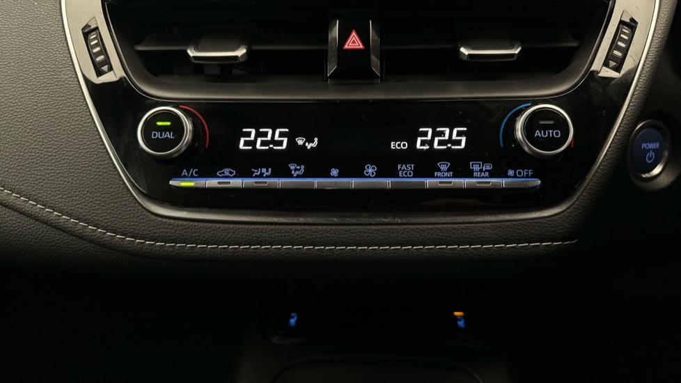 Dual Climate Control / Air Conditioning 