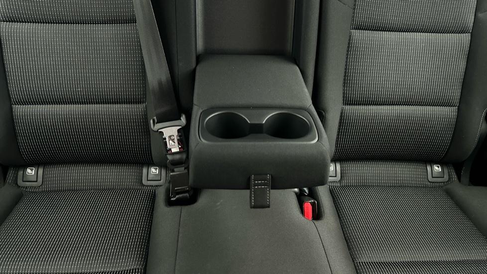 Rear Armrest/ Cup Holder