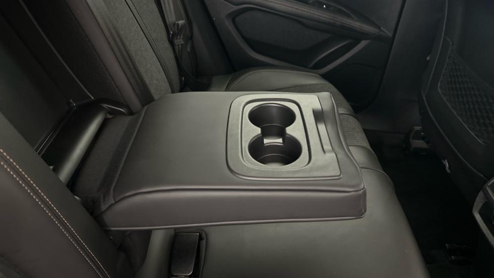 Rear Armrest/ Cup Holder