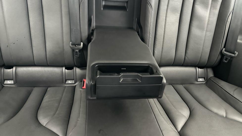 Rear Armrest/ Cup Holder