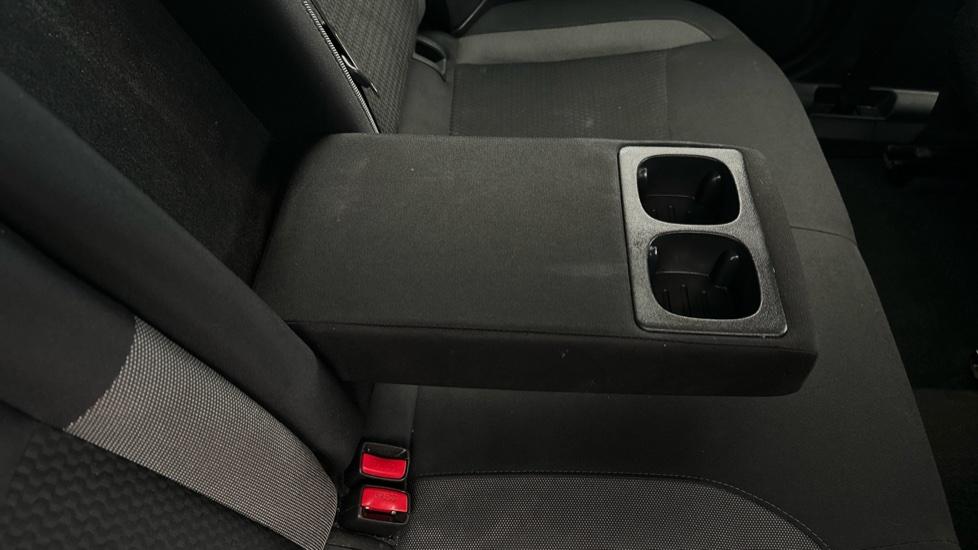 Rear Armrest/ Cup Holder