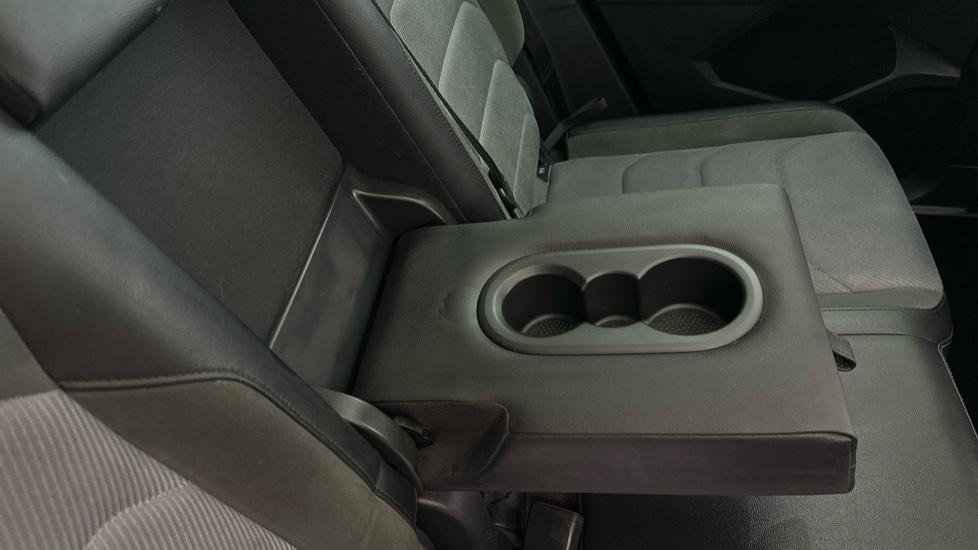 Rear Armrest/ Cup Holder