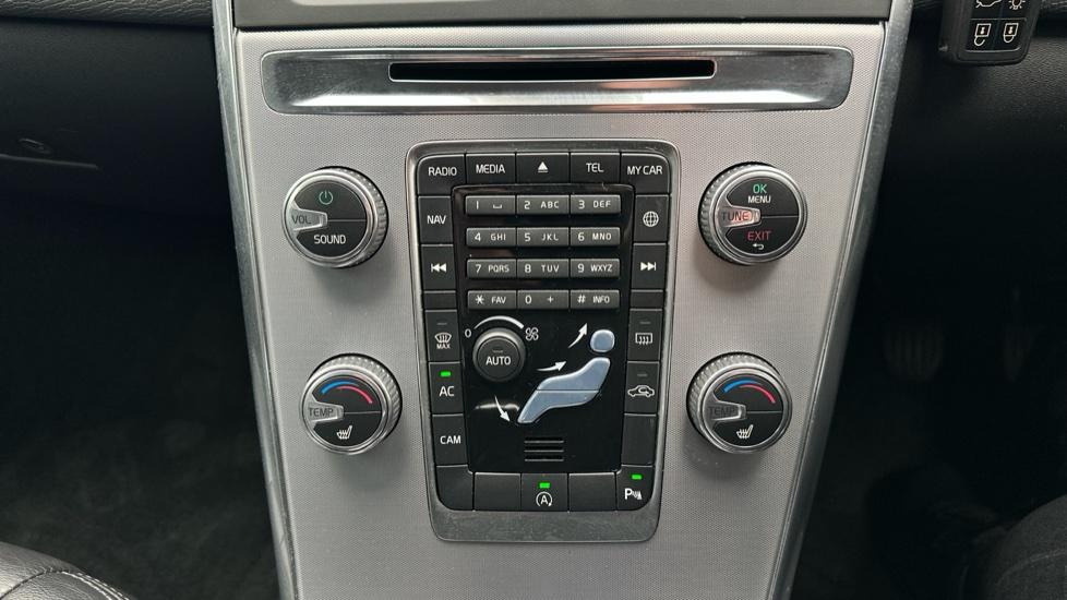 Air Conditioning /Auto Stop/Start/Dual Climate Control 