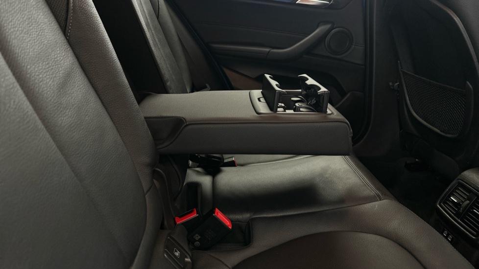 Rear Armrest/ Cup Holder