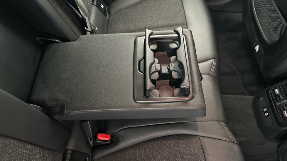 Rear Armrest/ Cup Holder