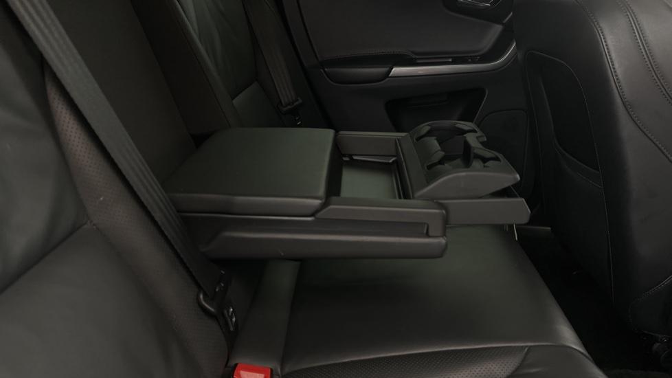 Rear Armrest/ Cup Holder