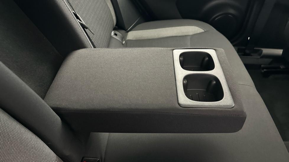 Rear Armrest/ Cup Holder