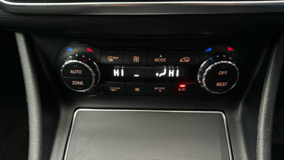 Dual Climate Control  / Air Conditioning 