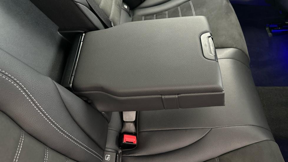 Rear Armrest/ Cup Holder