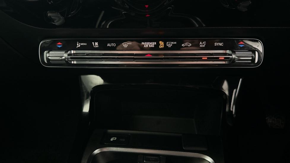 Dual Climate Control / Air Conditioning 