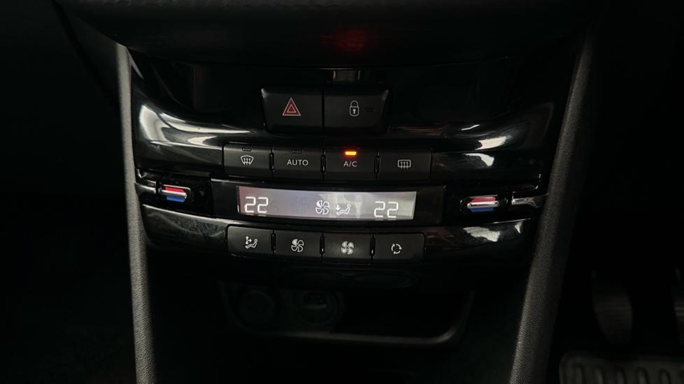 Dual Climate Control  / Air Conditioning 