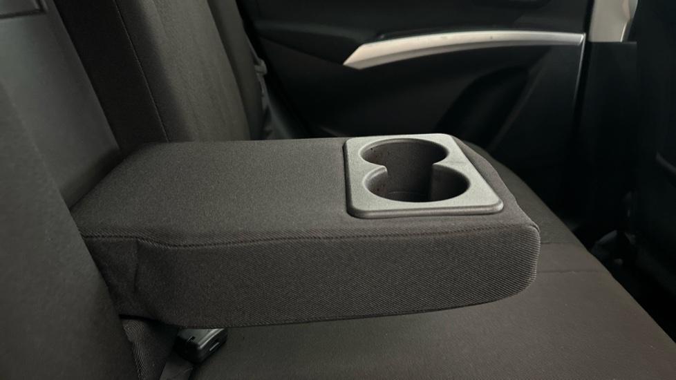 Rear Armrest/ Cup Holder