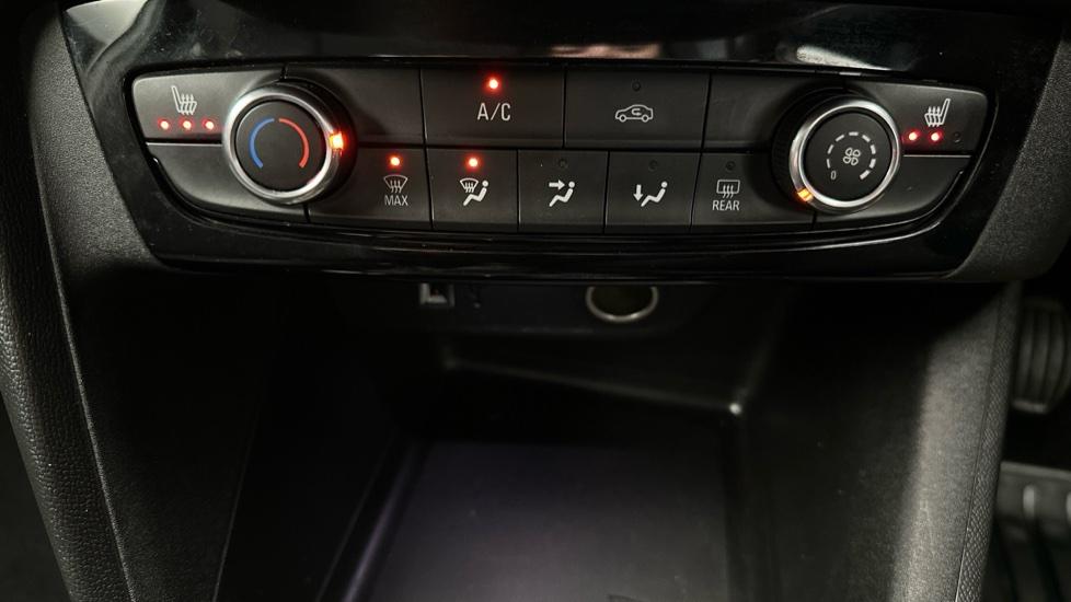 Air Conditioning /Heated Seats 