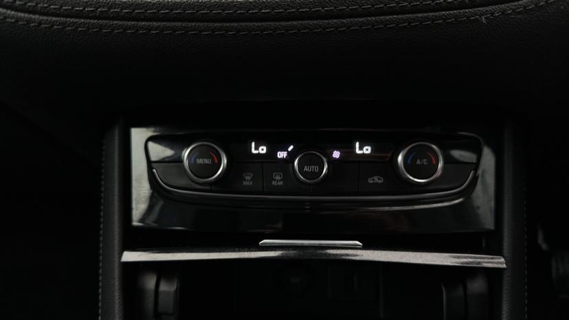 Dual Climate Control/Air Conditioning 