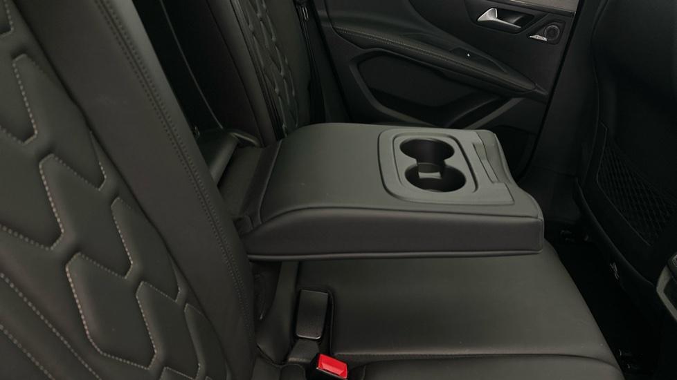 Rear Armrest/ Cup Holder