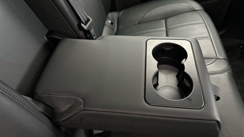 Rear Armrest/ Cup Holder