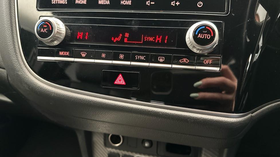 Dual Climate Control  / Air Conditioning 