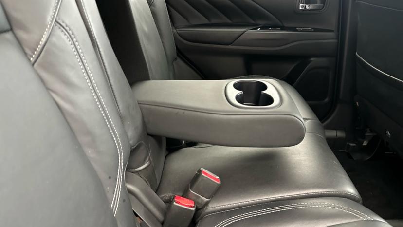 Rear Armrest/ Cup Holder