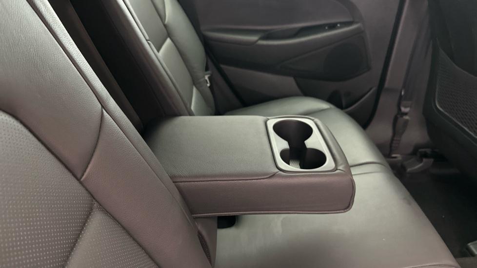 Rear Armrest/ Cup Holder