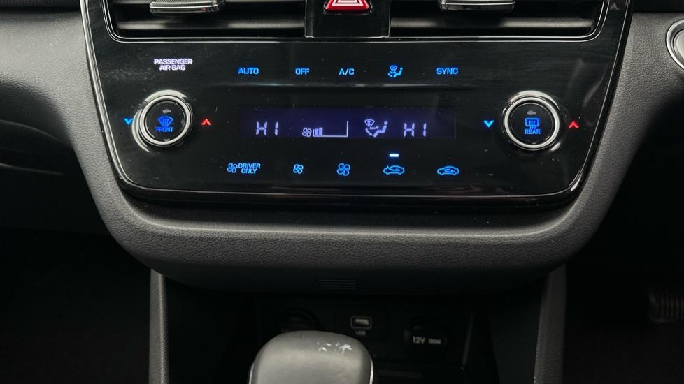 Dual Climate Control / Air Conditioning 