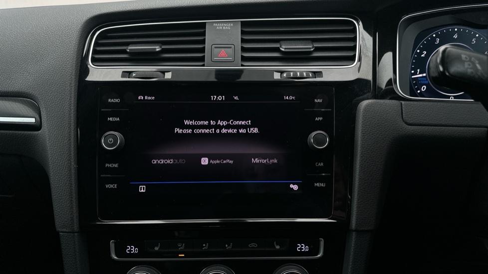 Apple Car Play & Android Auto