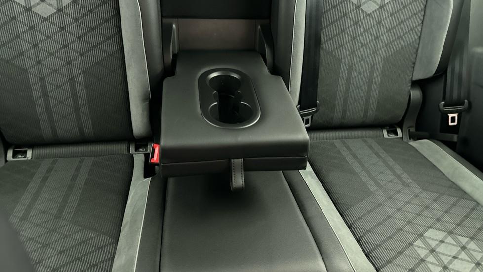 Rear Armrest/ Cup Holder