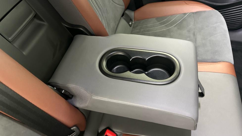 Rear Armrest/ Cup Holder