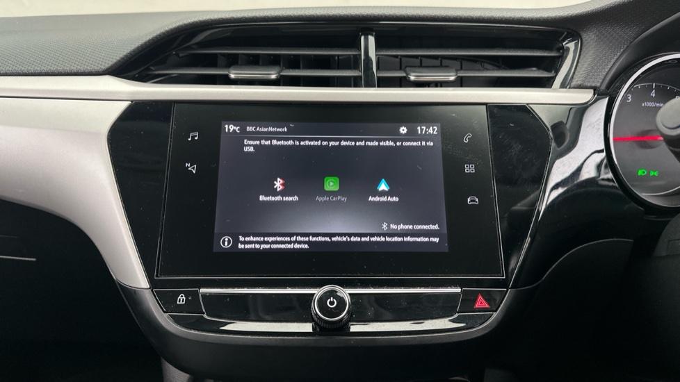 Apple CarPlay / Android Auto / Bluetooth 