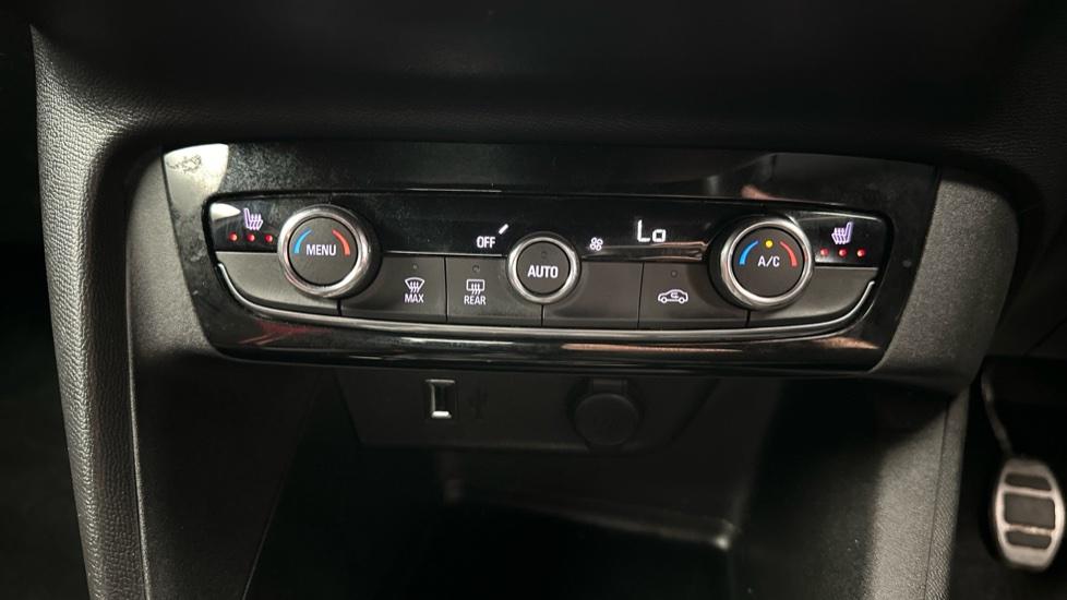 Air Conditioning  / Heated Seats 