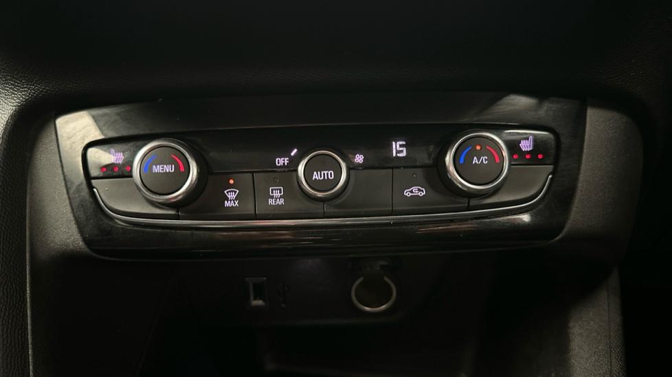 Air Conditioning /Heated Seats/Dual Climate Control  