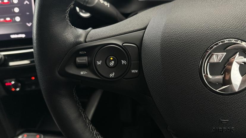 Heated steering wheel/Cruise Control / Speed Limiter 