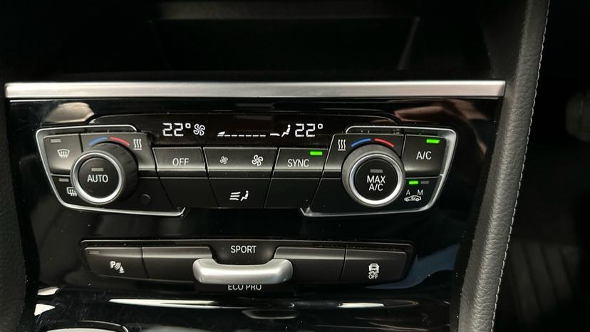 Dual Climate Control  / Air Conditioning 